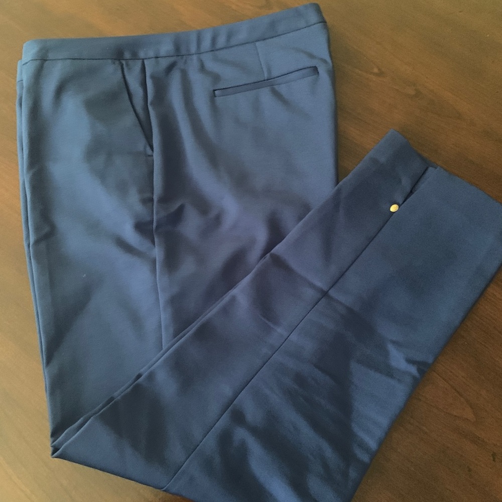 Slimming navy pants. Ivanka Trump